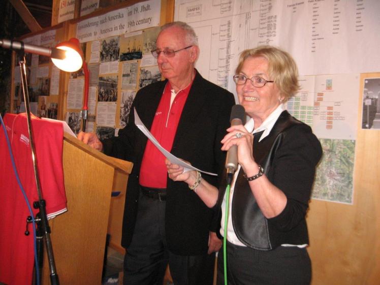 Bild 11 Kenneth Kraemer mit Christa Senft.jpg