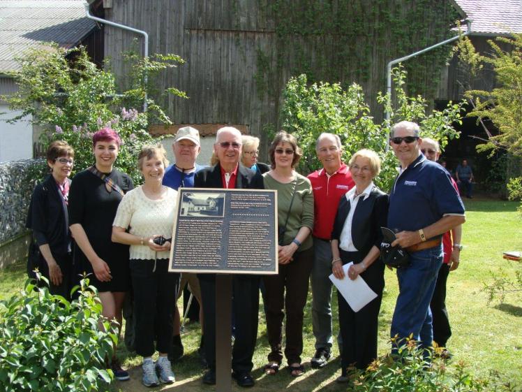 Bild 8 amerikanische Gäste mit Ehepaar Senft.jpg